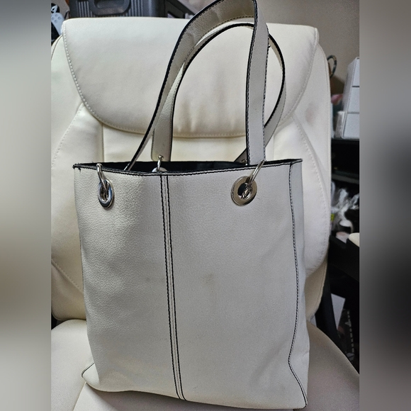 Bath & Body Works White Shoulder Bag with Detachable Clutch - Picture 8 of 11